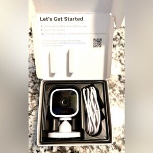 BLINK Mini Indoor Smart Security Camera 1080p HD/Night Vision/Motion - Like New